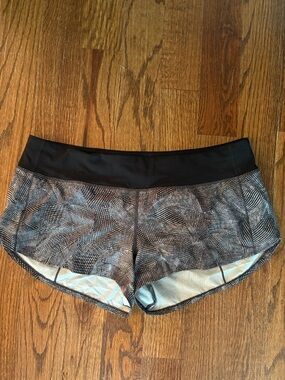 lululemon athletica speed up 2.5 inseam size 12 black pattern shorts